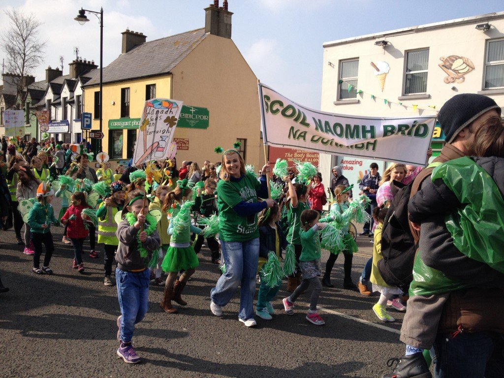 Scoil Naomh Bríd enjoying the parade in Carrigart. 