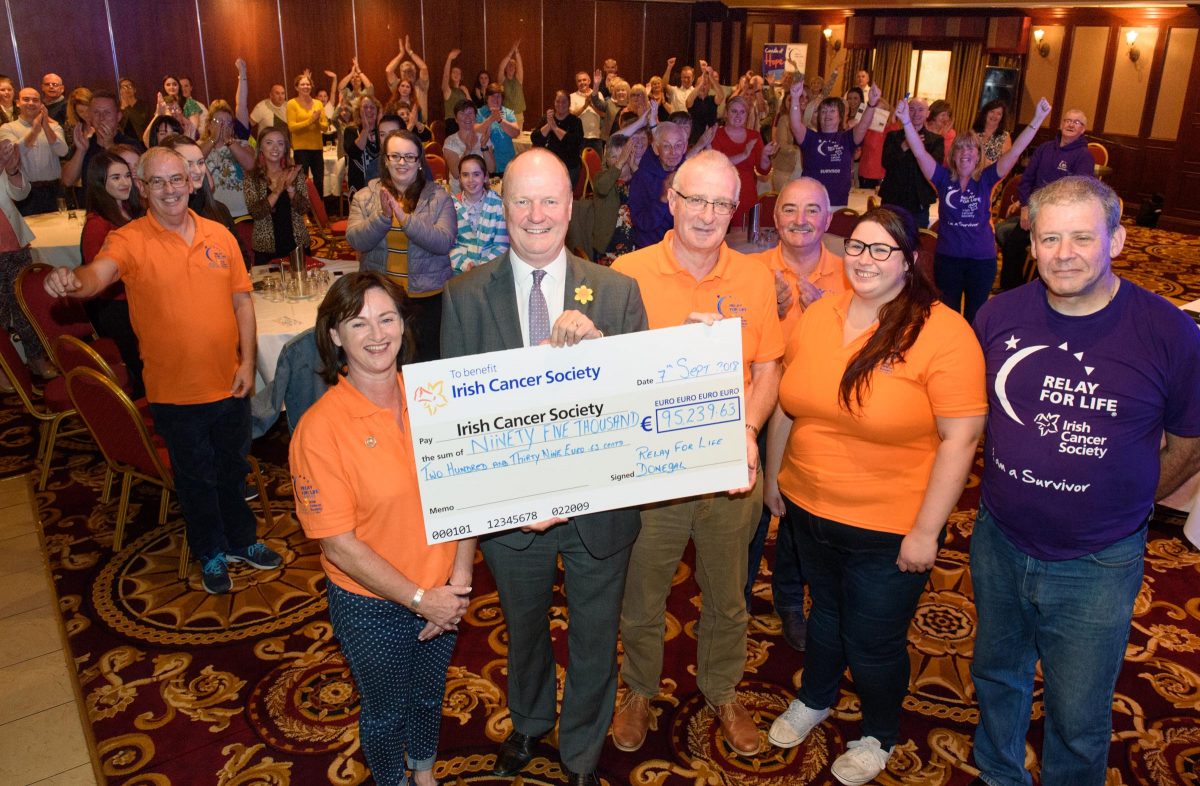 Pic Special Relay For Life Present Irish Cancer Society With €95000