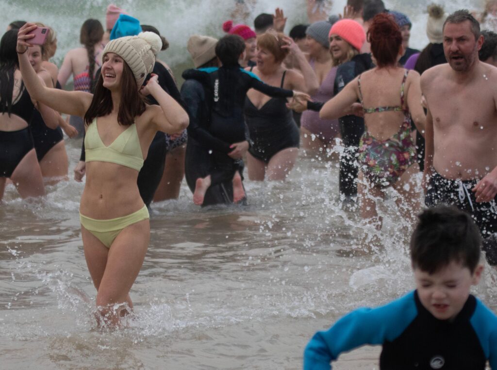 Picture Special: Swimmers brave the waves for New Year's Day swim in  Culdaff - Donegal Daily