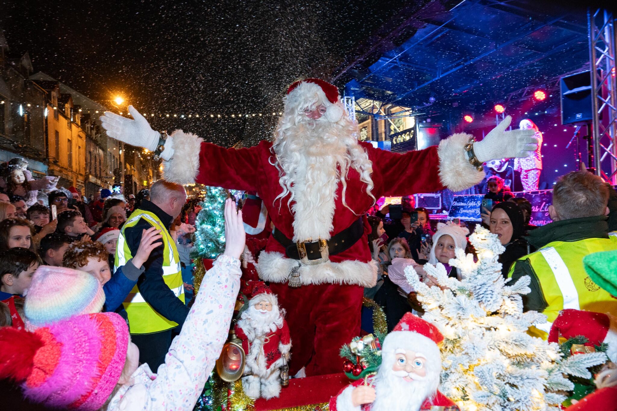 Letterkenny turns out for official Christmas lights switchon Pic